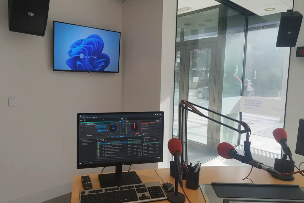 Radiostudio_scannerluisteren.nl - scannerluisteren.nl Radiostudio_scannerluisteren