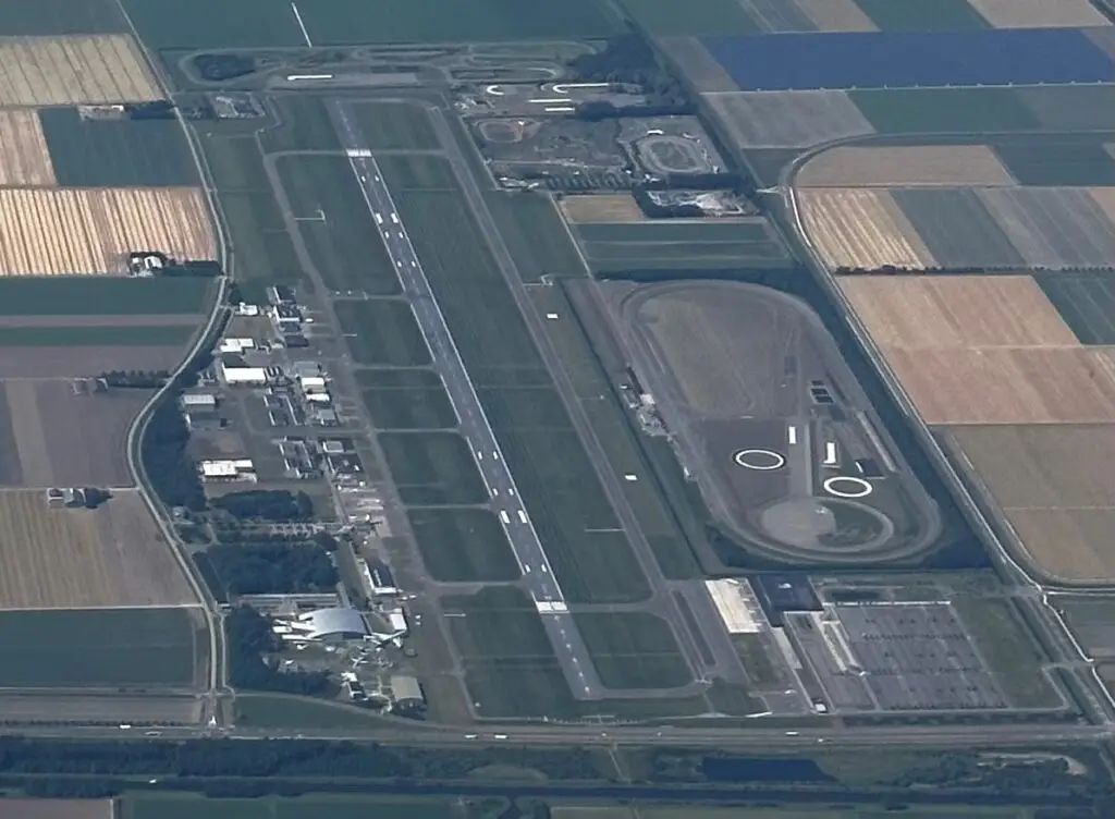 Lelystad Airport_spottersplekken_scannerluisteren.nl - scannerluisteren.nl Lelystad Airport_spottersplekken_scannerluisteren.nl