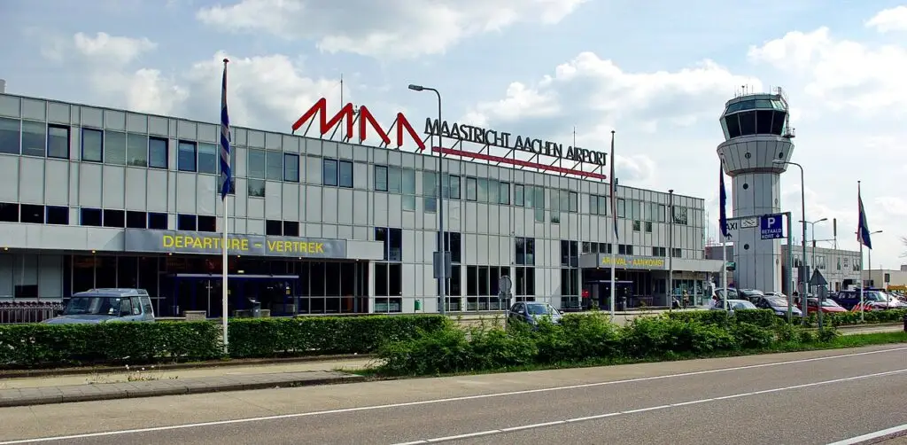 Maastricht Aachen Airport_spottersplekken_scannerluisteren.nl - scannerluisteren.nl Maastricht Aachen Airport_spottersplekken_scannerluisteren.nl