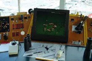 Tower ground radar console_scannerluisteren.nl